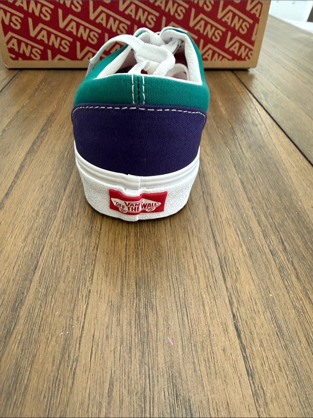 Vans - Picture 3 of 6